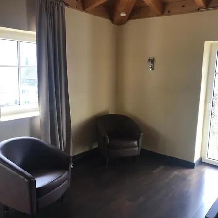 Einliegerwohnung 2 Mit Garage *