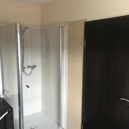 Einliegerwohnung 2 Mit Garage *